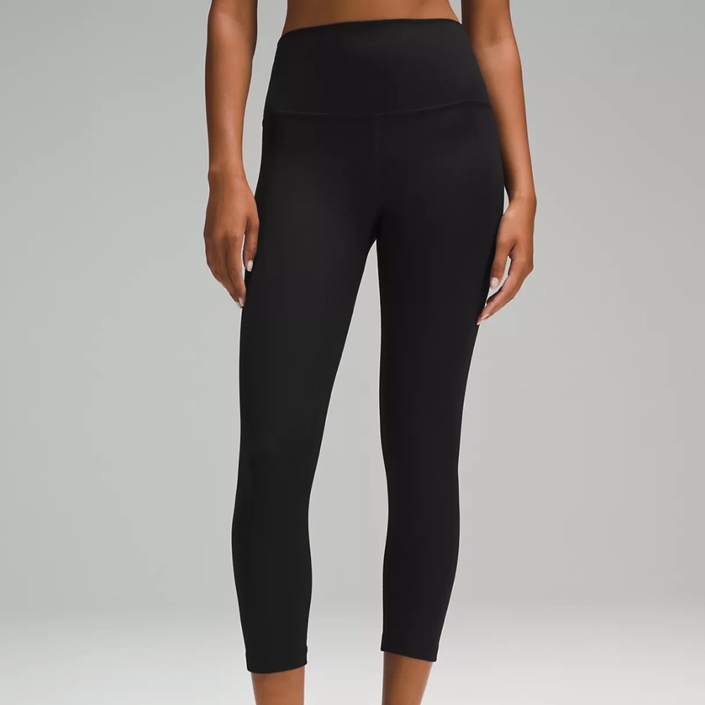 Lululemon ribbed align tights.